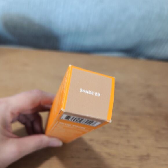 NEW Live Tinted Hueguard TINT Skin Tint SPF 50 1.35 OZ. *SHADE 09* - Picture 5 of 6